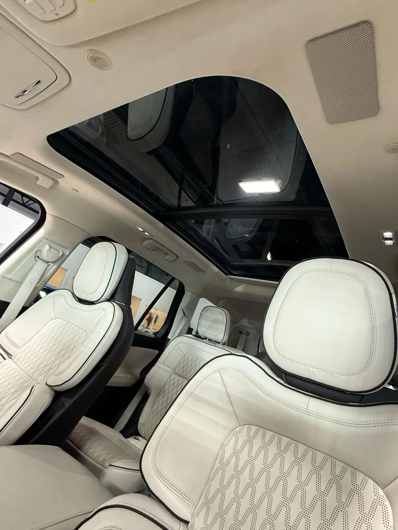 Used 2020 Lincoln Aviator Black Label w/ Class IV Trailer Tow Package image 4