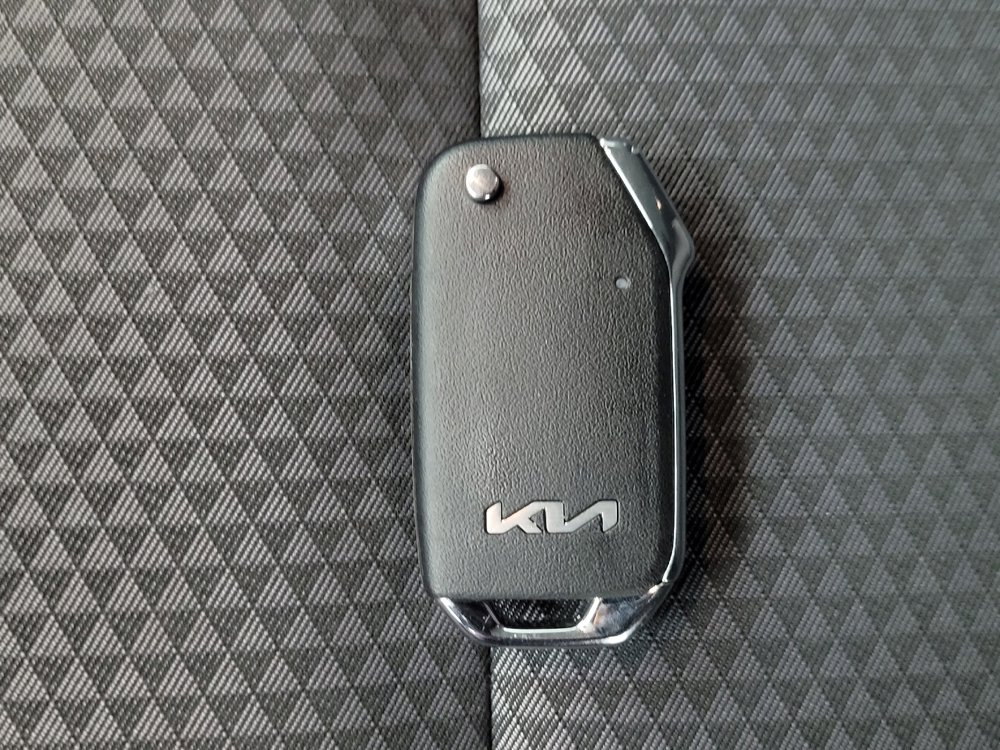 Used 2025 Kia Soul LX FWD image 32