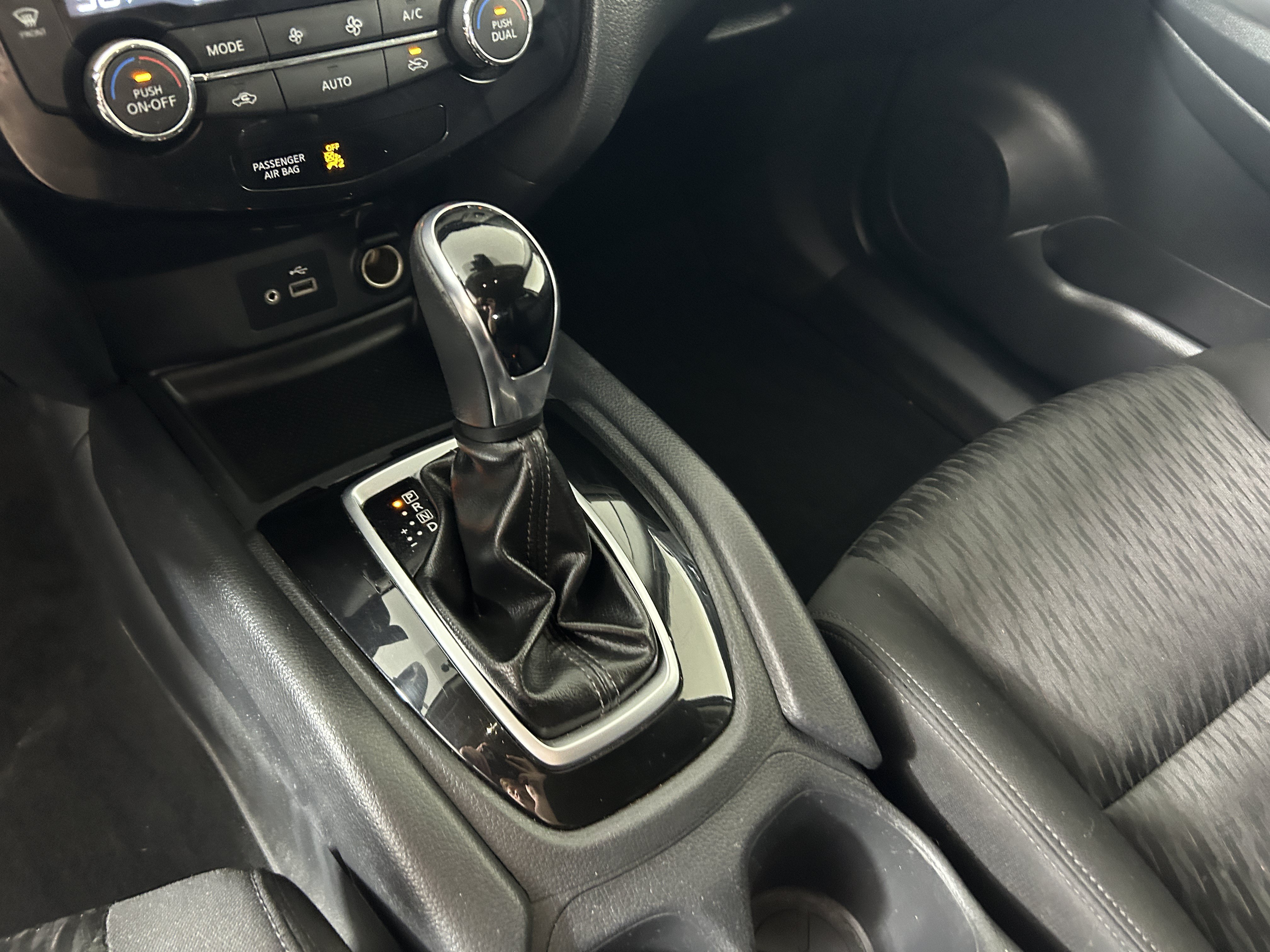 Used 2020 Nissan Rogue SV AWD/4WD image 18