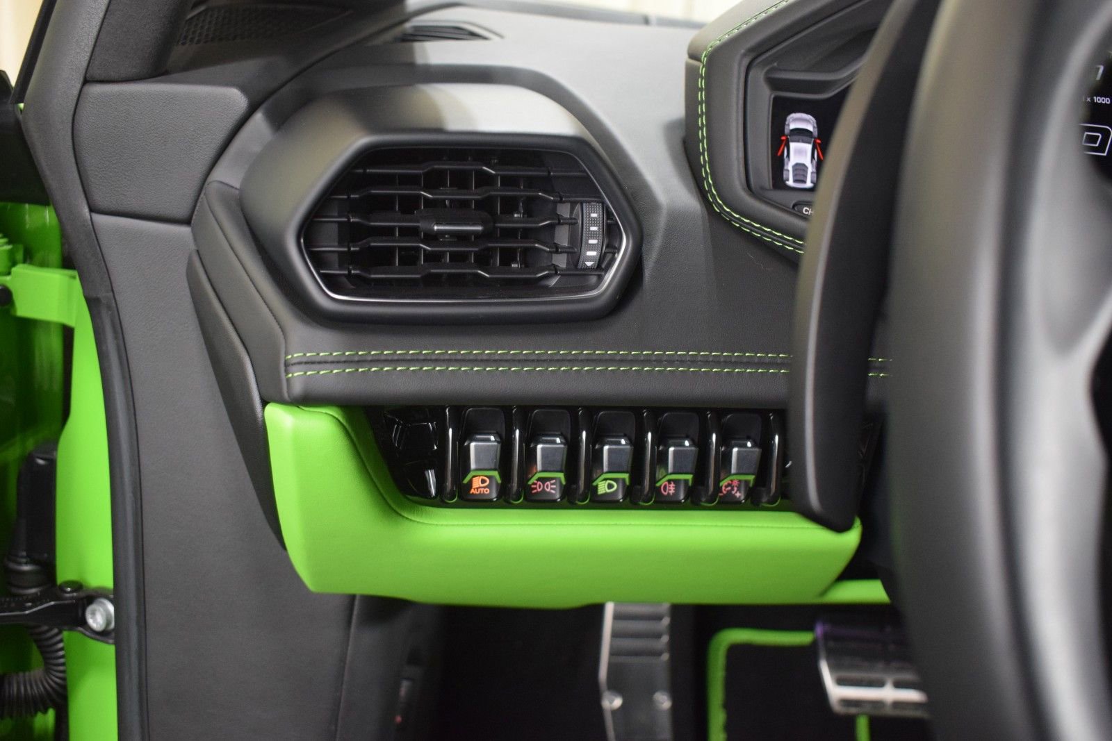 Used 2020 Lamborghini Huracan EVO image 30