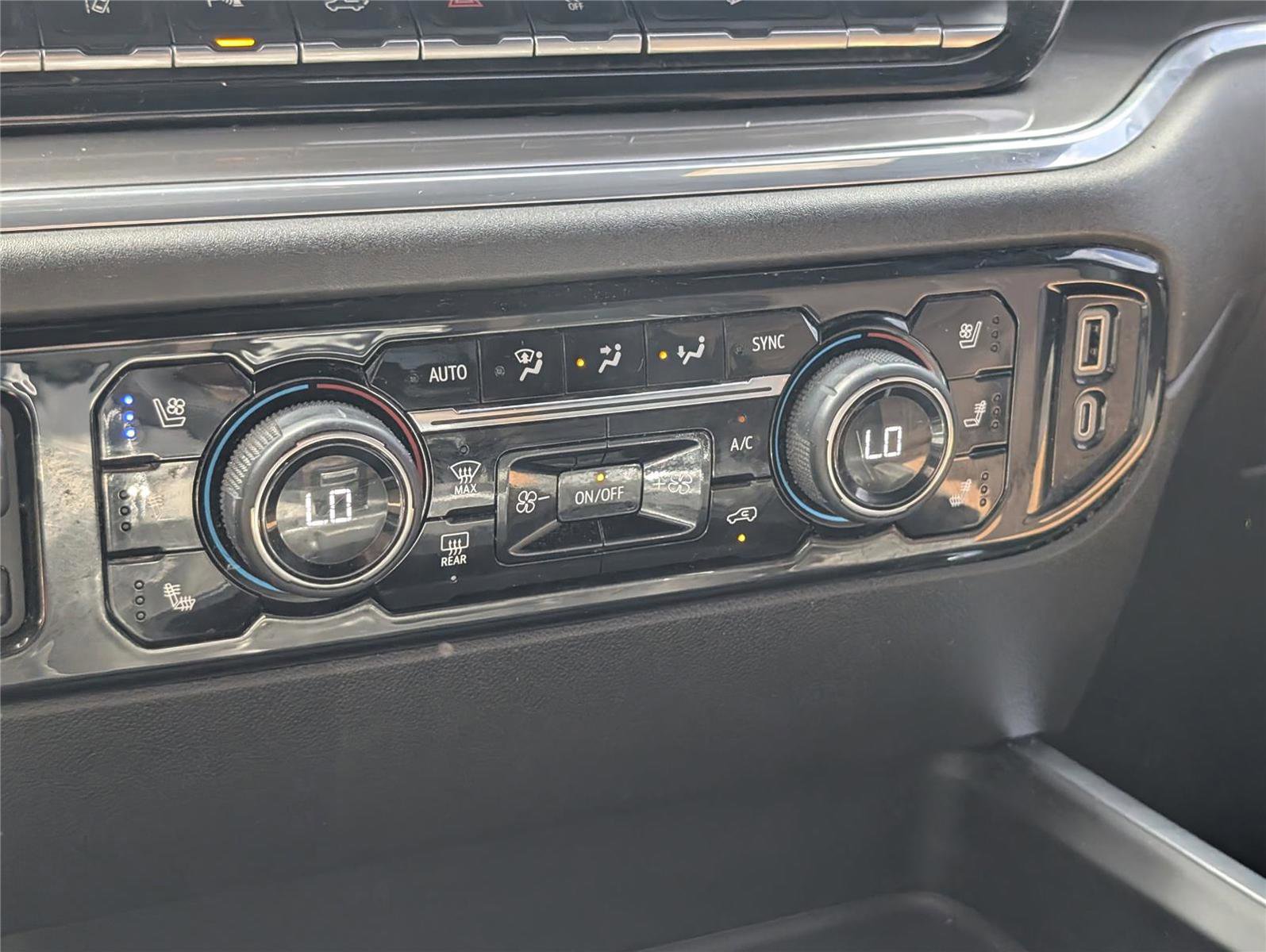 Used 2024 Chevrolet Silverado 2500 High Country w/ Technology Package image 18