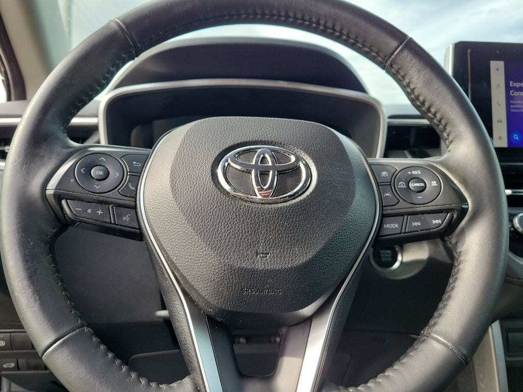 Used 2023 Toyota Corolla Cross XLE w/ Convenience Package FWD image 16