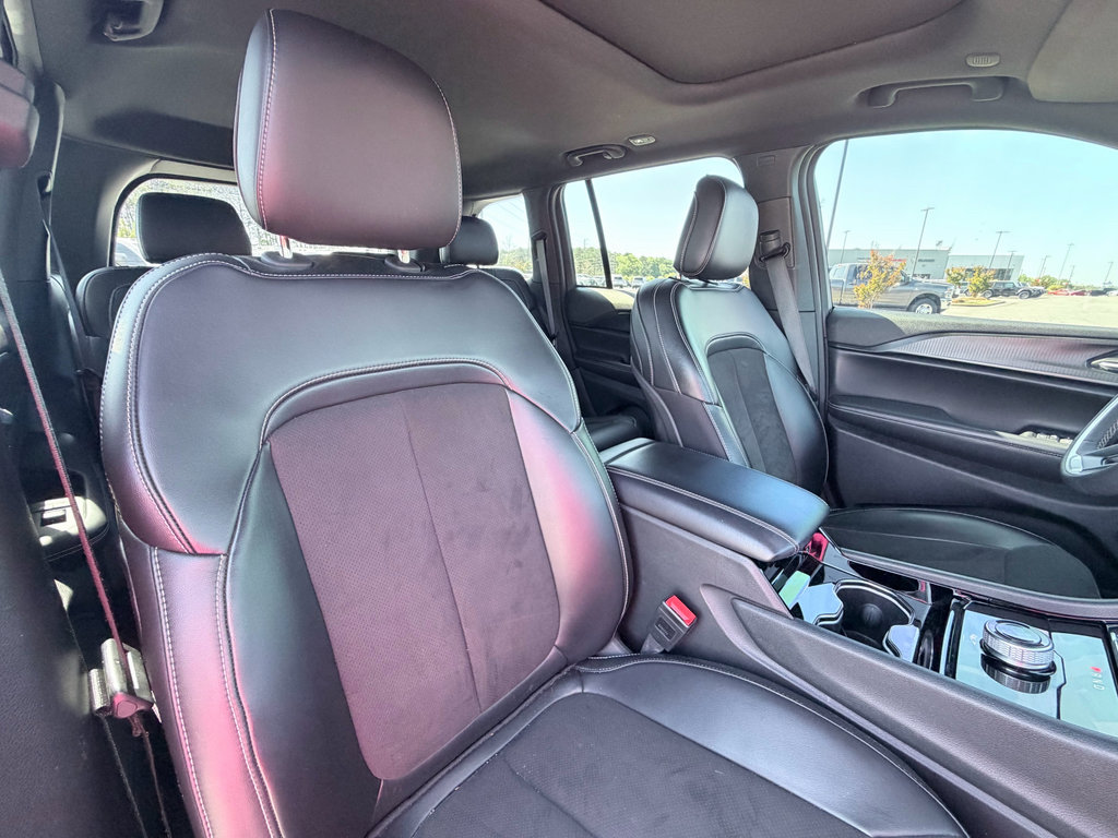 Used 2023 Jeep Grand Cherokee Altitude RWD image 22