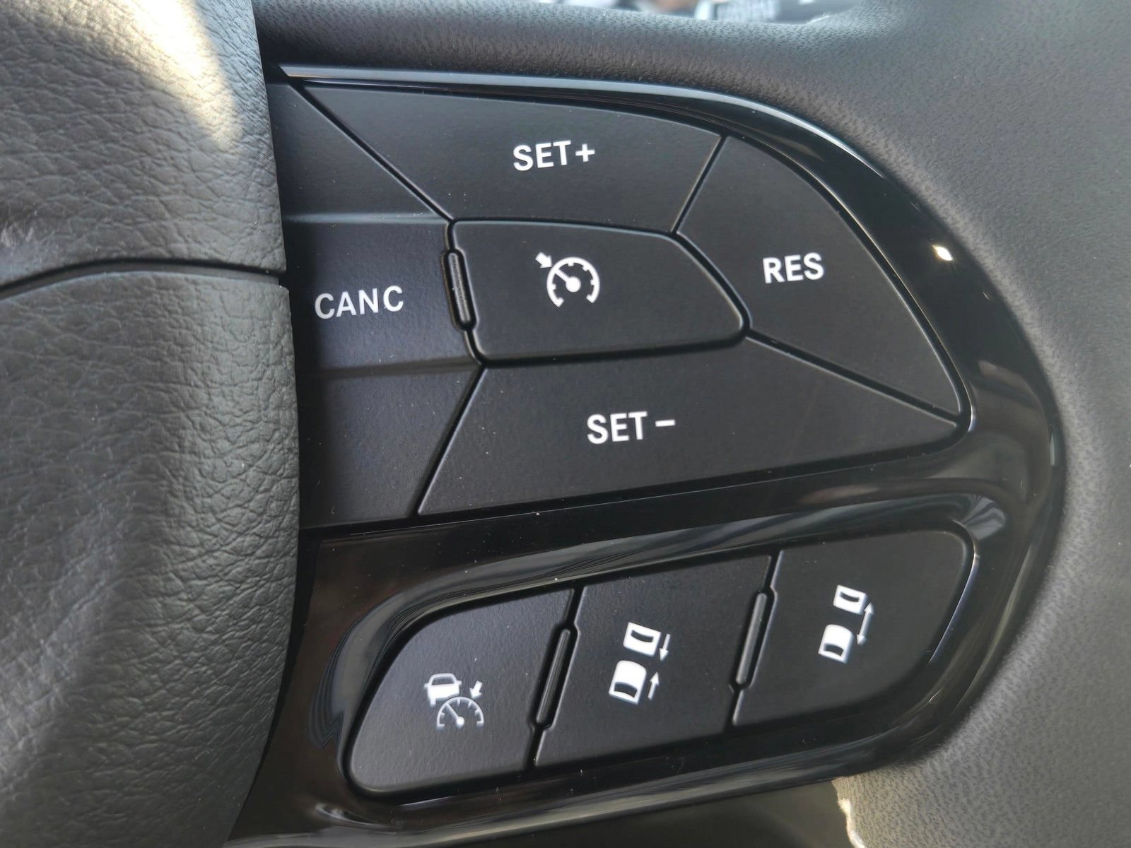 New 2027 Chrysler Pacifica Limited FWD image 16