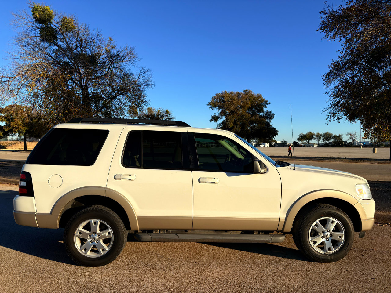 Used 2010 Ford Explorer XLT image 49