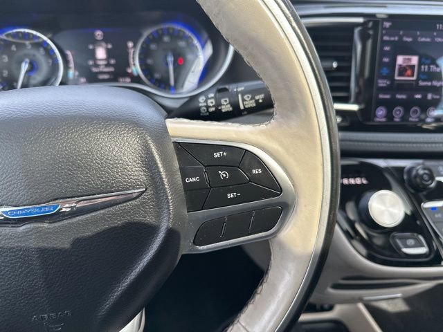 Used 2020 Chrysler Pacifica Limited FWD image 25