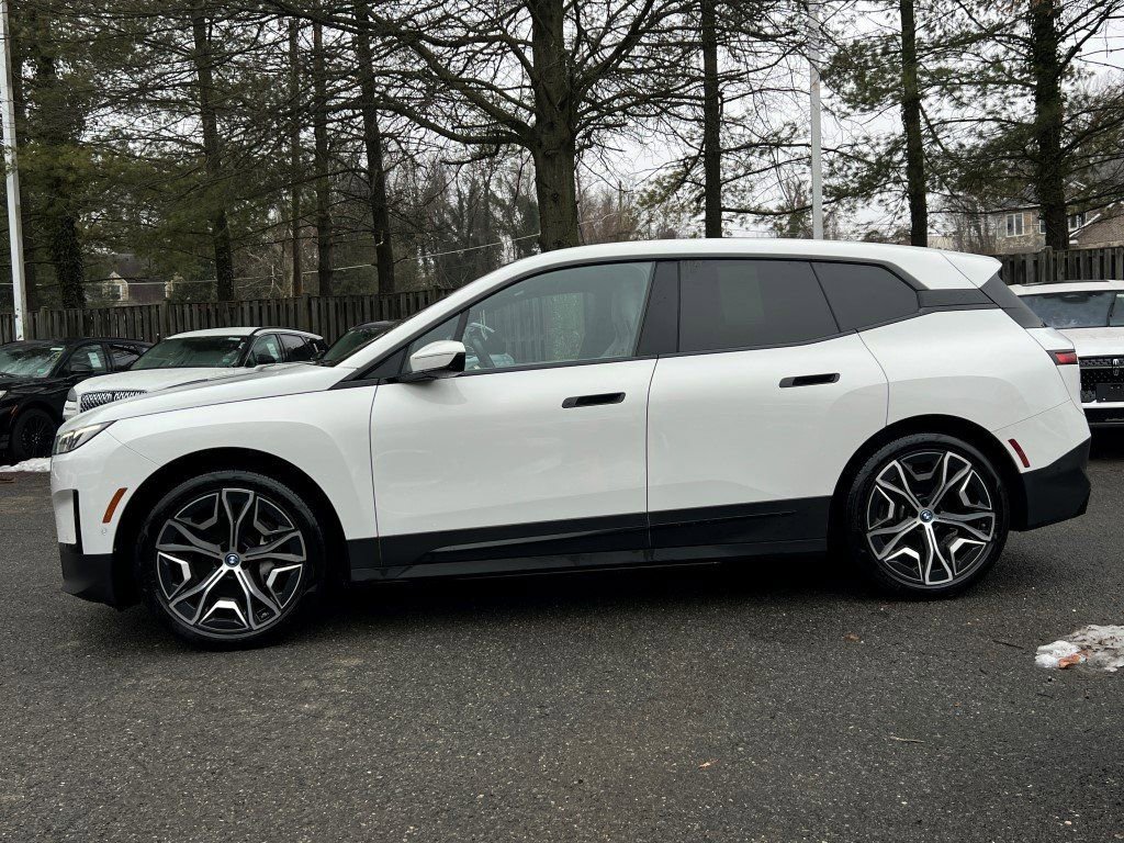 Used 2022 BMW iX xDrive50 w/ Convenience Package image 3