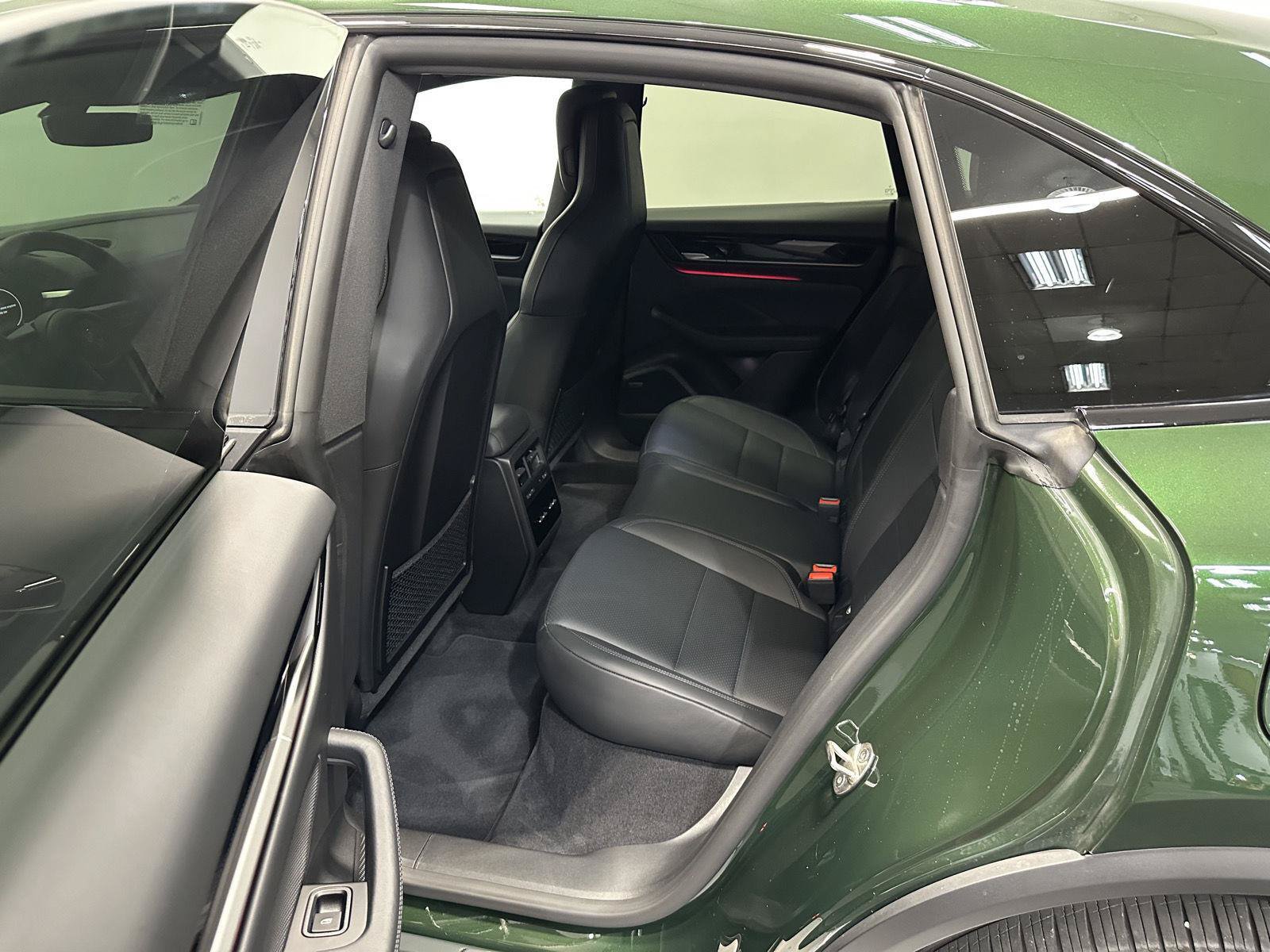 Certified 2025 Porsche Macan 4S Electric AWD/4WD image 35