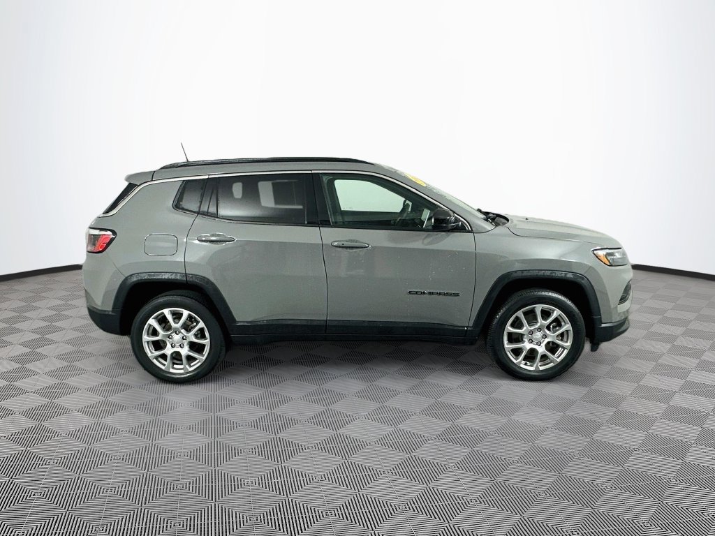 Used 2023 Jeep Compass Latitude AWD/4WD image 13