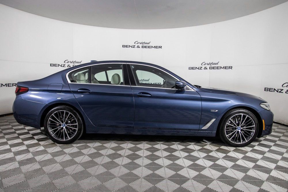 Used 2023 BMW 530e w/ Premium Package image 4