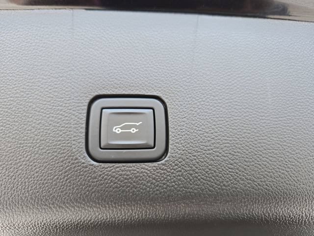 Used 2023 Chevrolet Traverse Premier AWD/4WD image 31