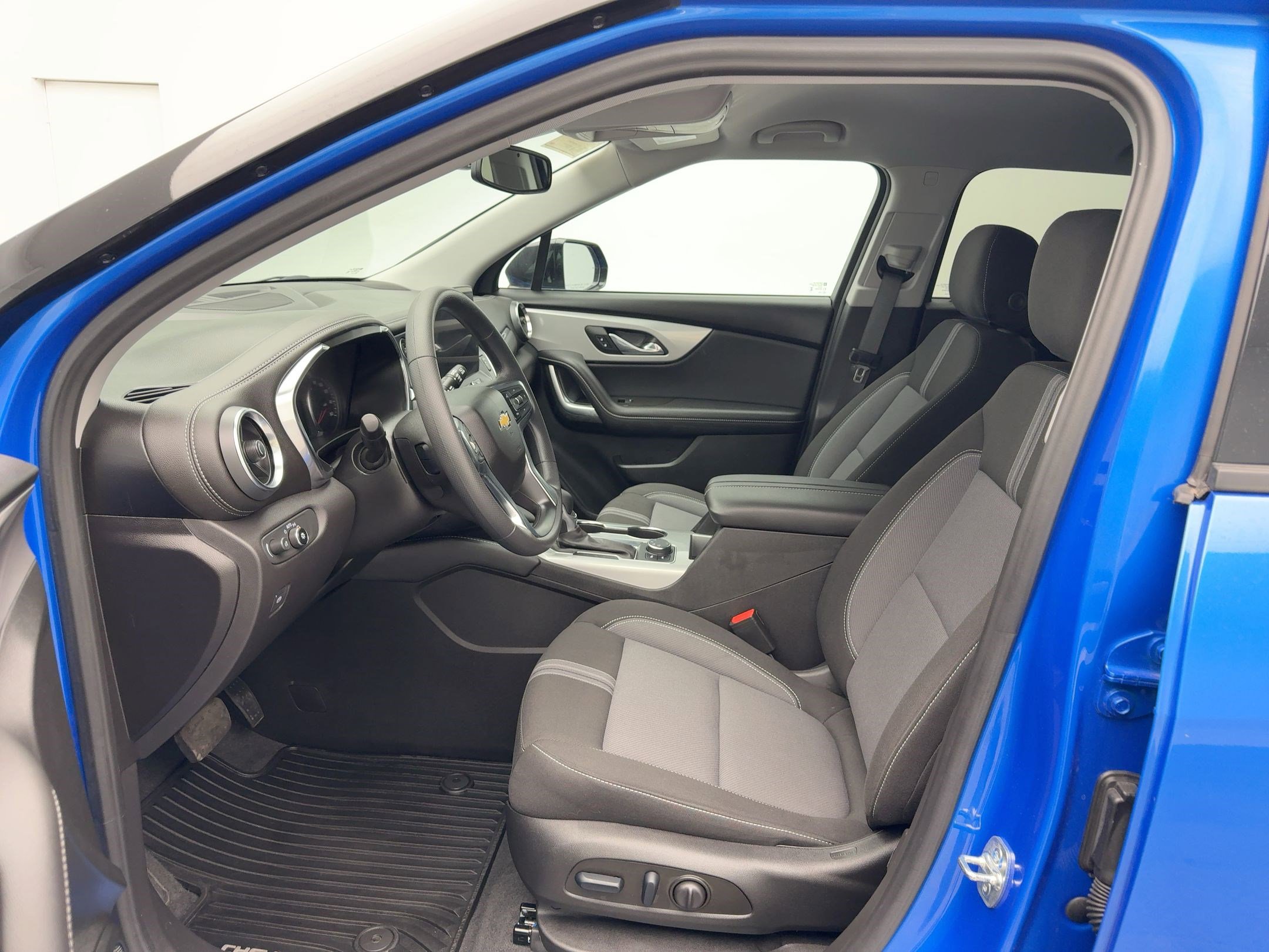 Certified 2025 Chevrolet Blazer LT w/ Convenience Package image 5