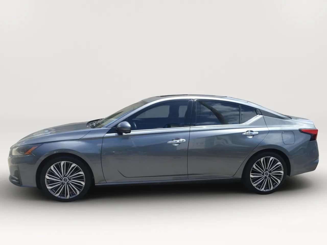 Used 2023 Nissan Altima 2.5 SL FWD image 4