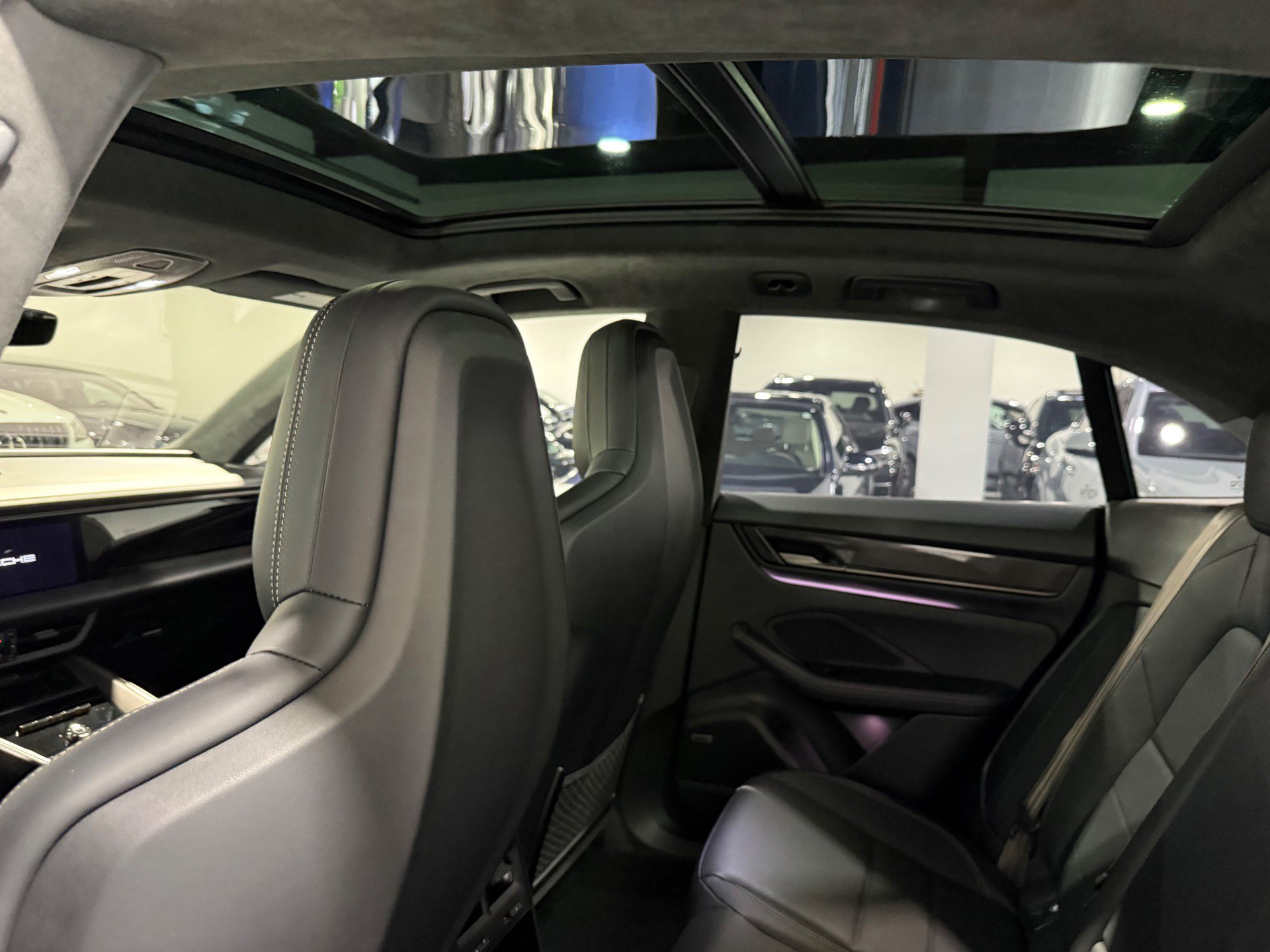 Used 2024 Porsche Macan Turbo Electric AWD/4WD image 35