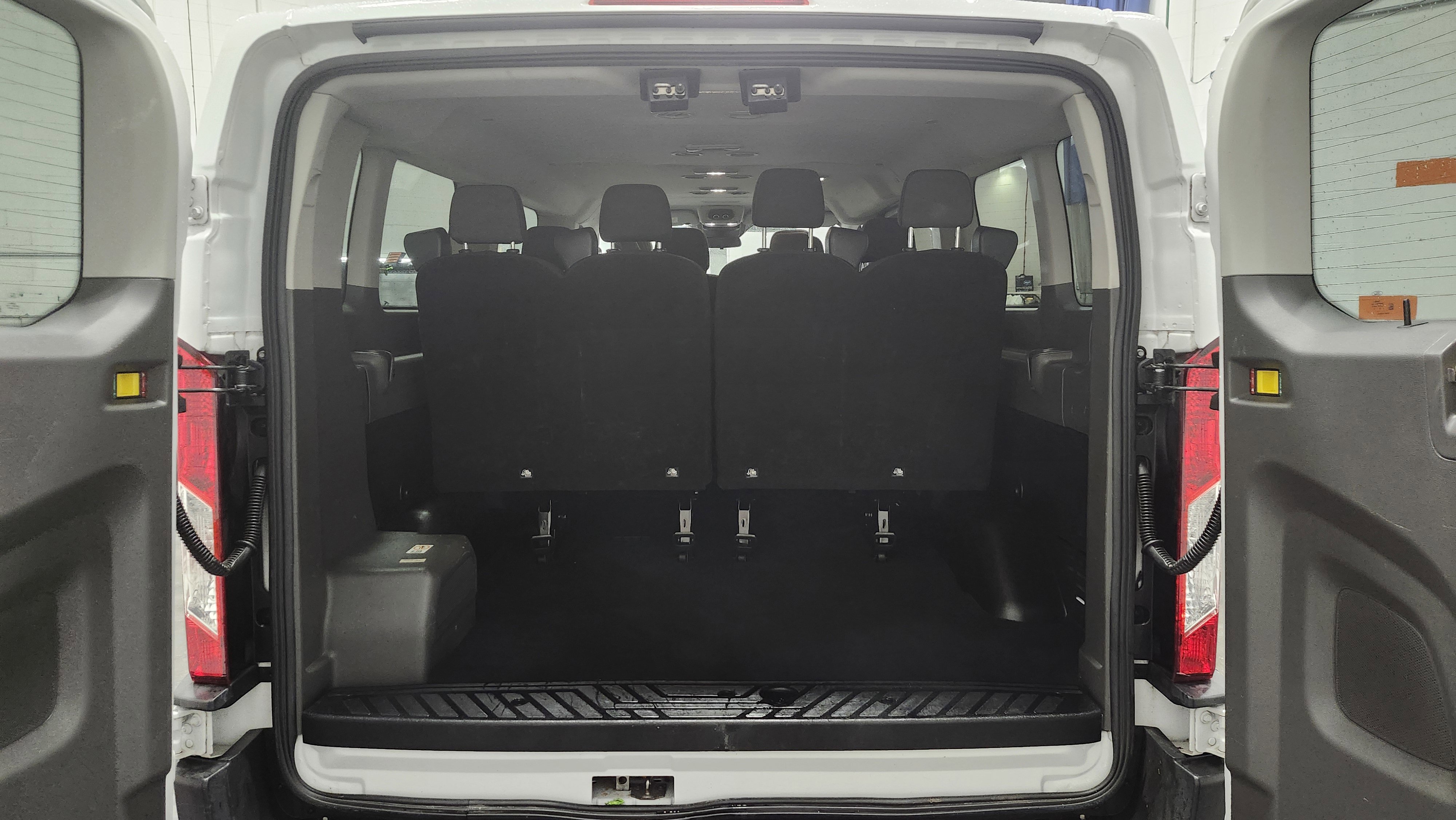 Used 2023 Ford Transit 350 XLT image 25