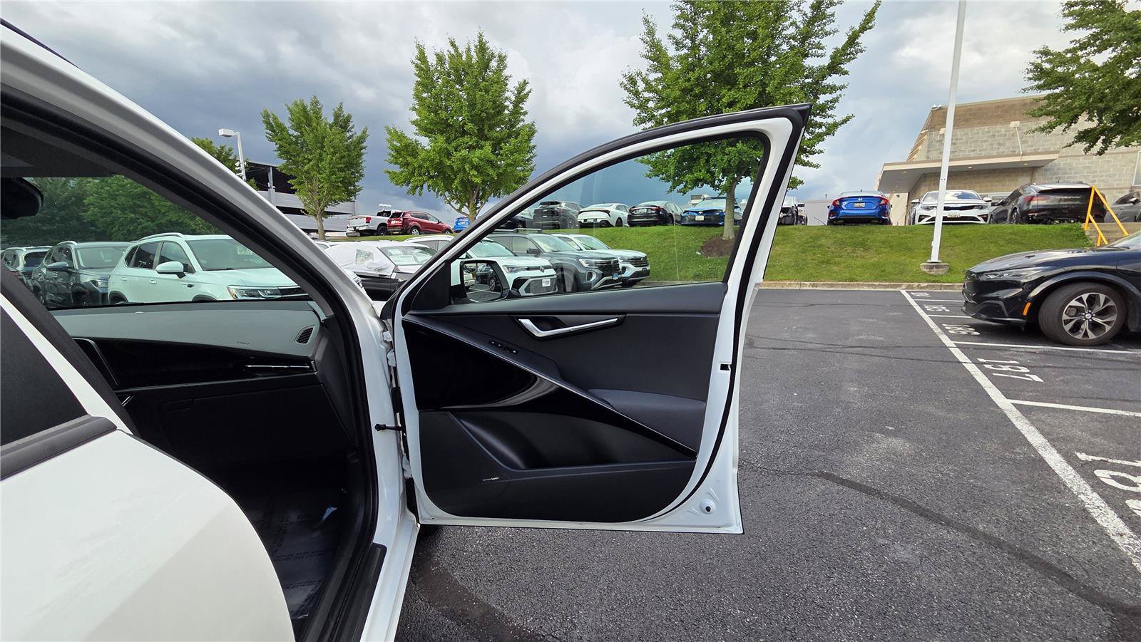 Certified 2023 Kia Niro Wave w/ Wave Preserve Package FWD image 29