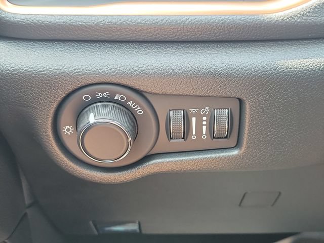 New 2027 Chrysler Pacifica Pinnacle w/ Theater Group FWD image 25