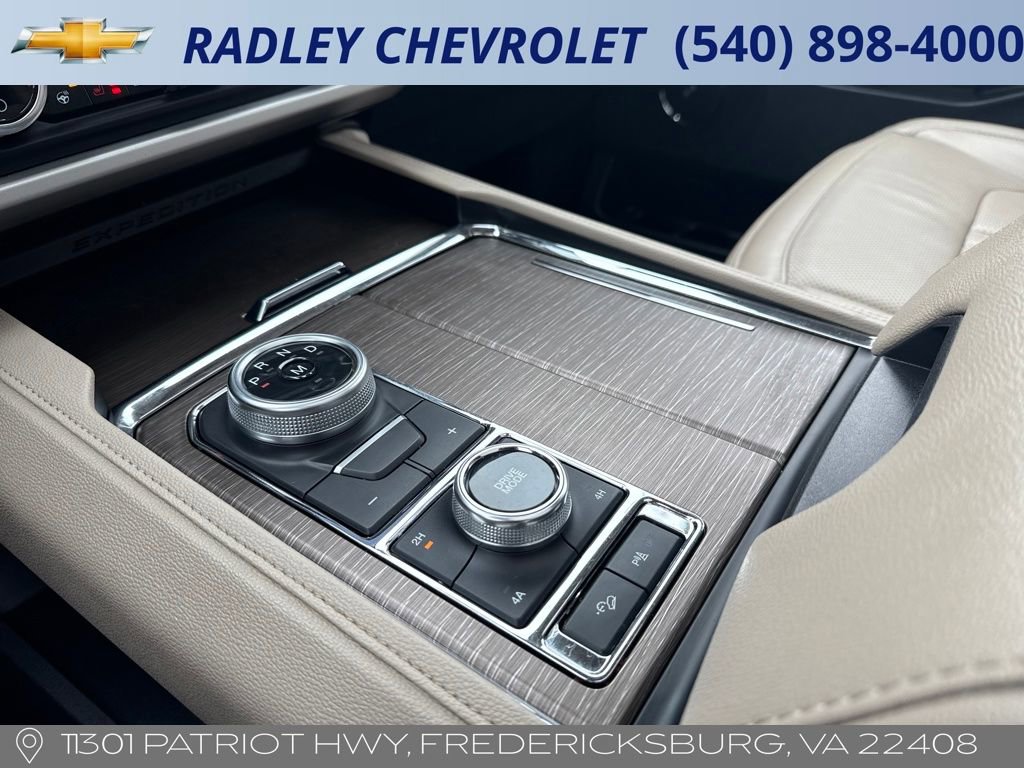 Used 2024 Ford Expedition Limited image 11