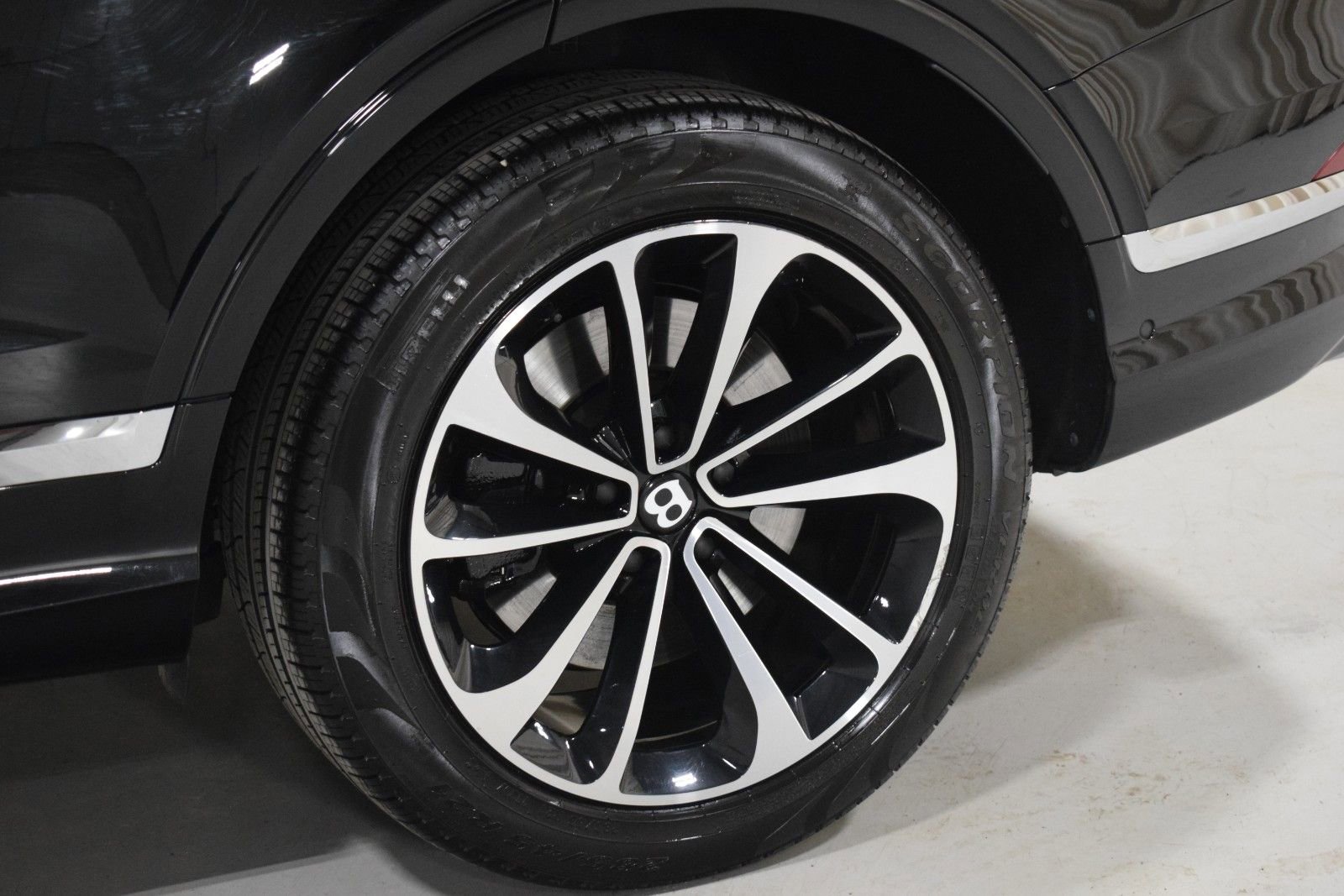 Certified 2024 Bentley Bentayga AWD/4WD image 17