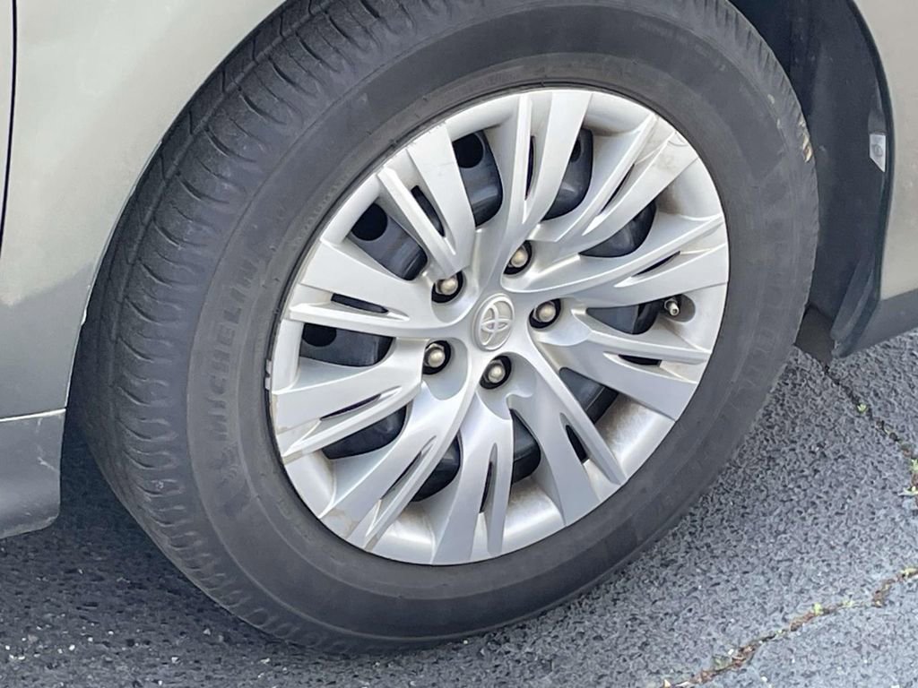 Used 2012 Toyota Camry LE image 29