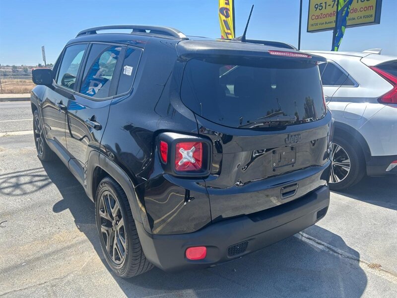 Used 2018 Jeep Renegade Altitude FWD image 15