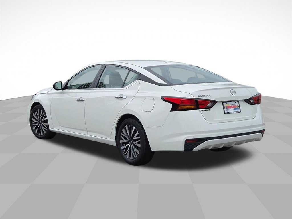 Used 2025 Nissan Altima 2.5 SV FWD image 5