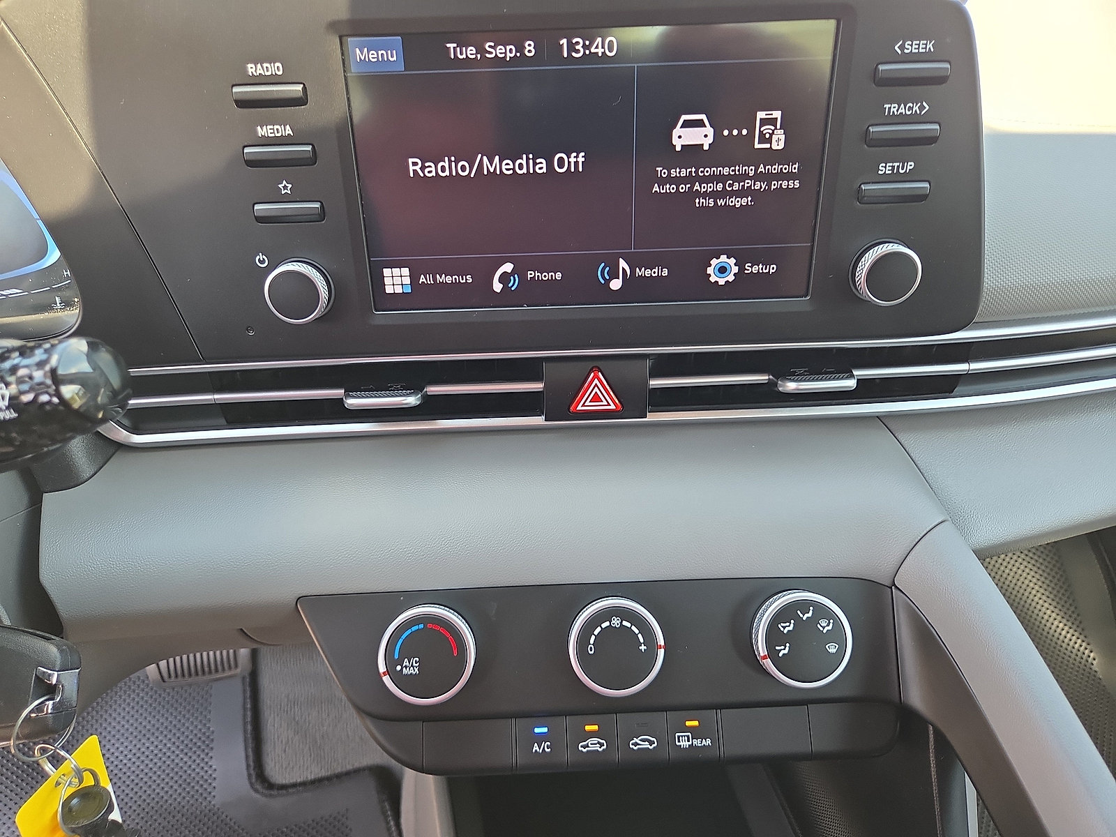 Used 2024 Hyundai Elantra SE FWD image 25