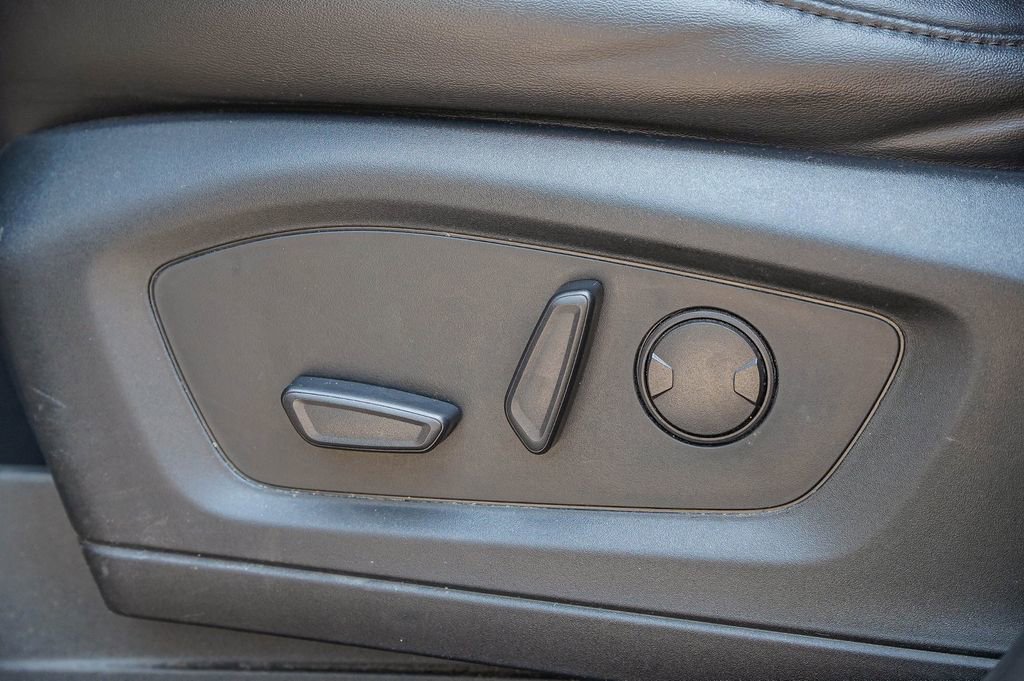 Used 2023 Ford Explorer XLT w/ Equipment Group 202A image 34