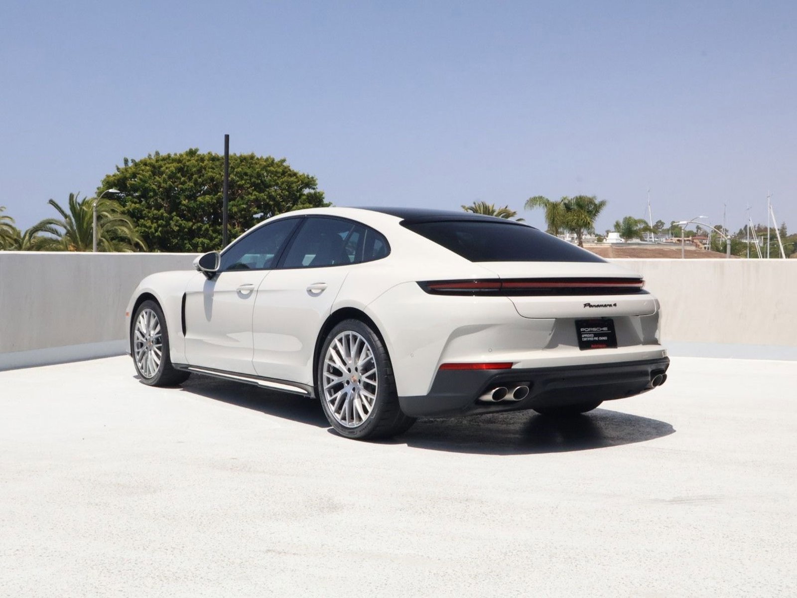 Certified 2025 Porsche Panamera 4 w/ Premium Package AWD/4WD image 3