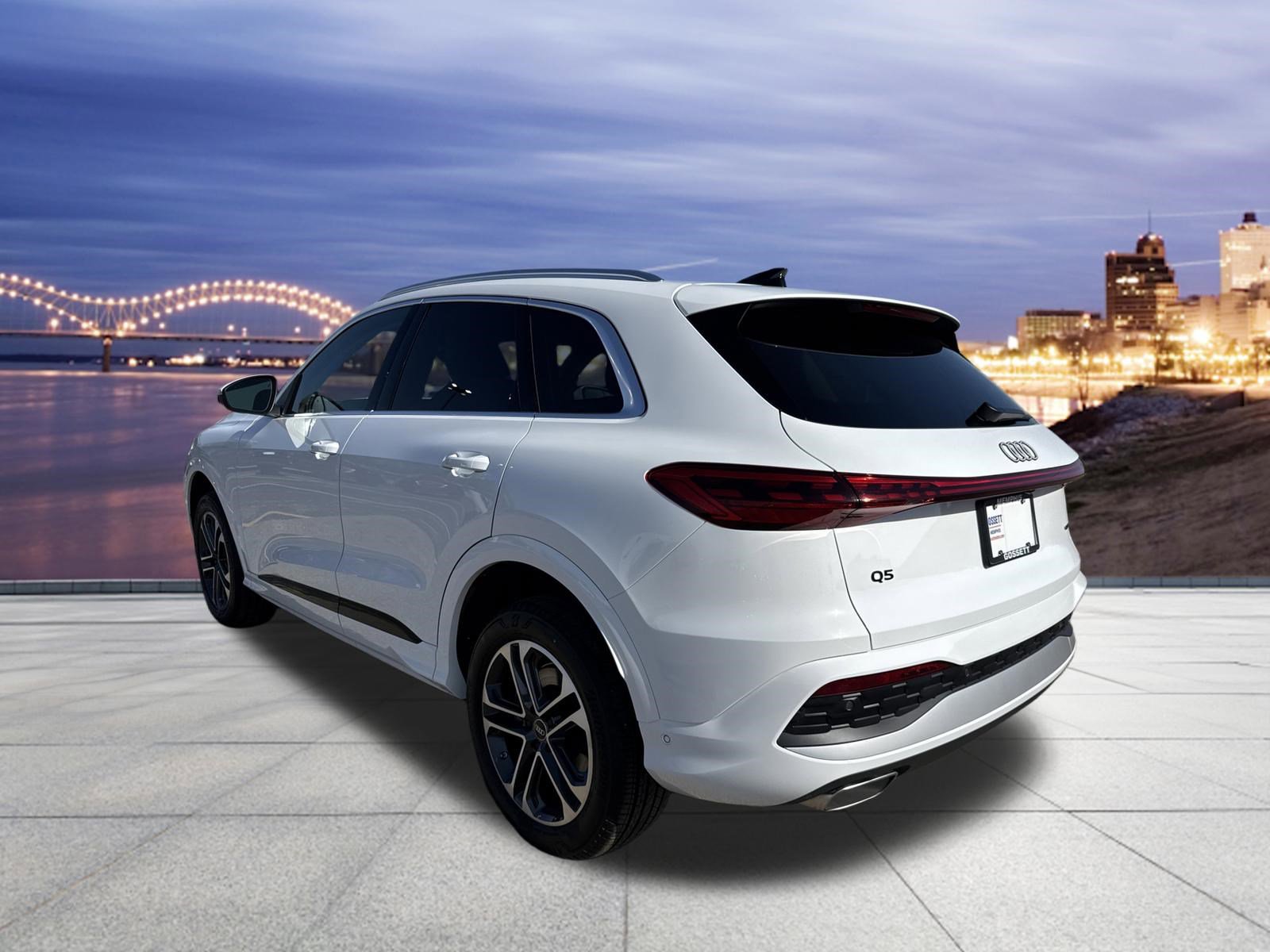 Used 2025 Audi Q5 Premium w/ Convenience Package image 3