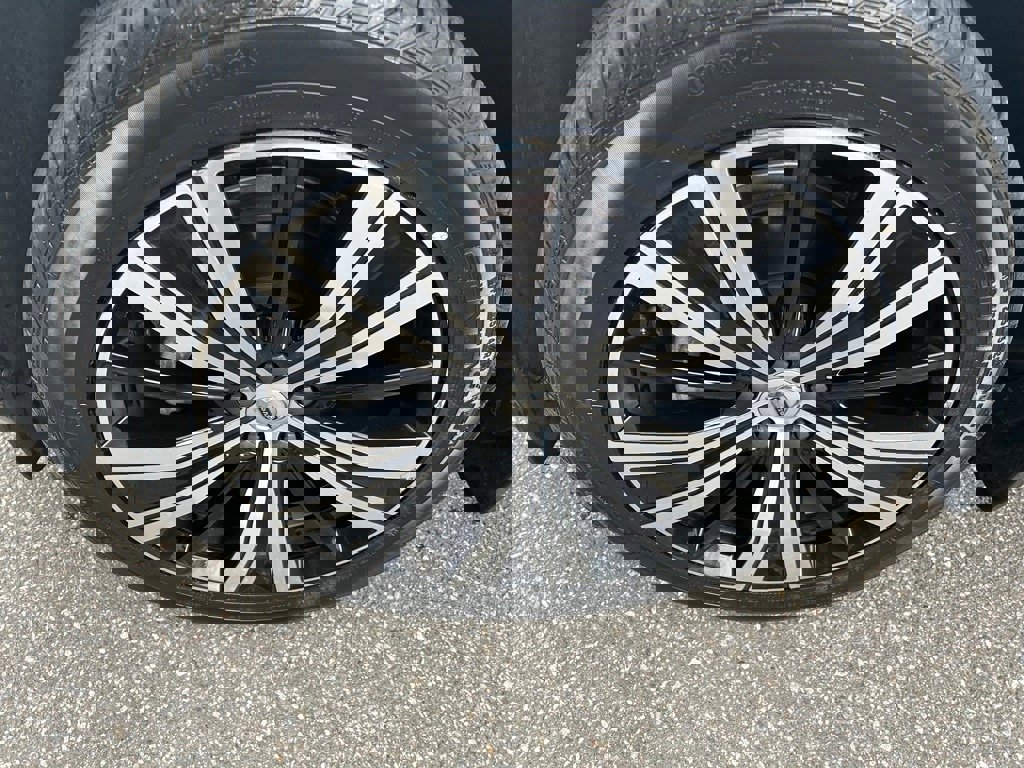 Certified 2022 Volvo XC60 B5 Inscription w/ Advanced Package image 5