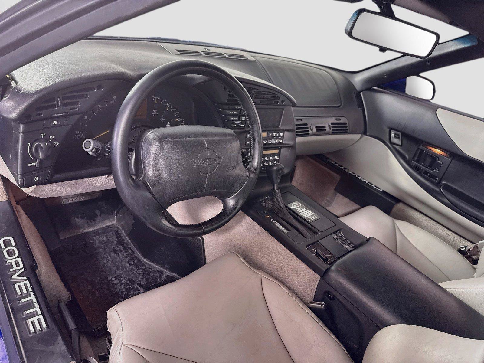 Used 1994 Chevrolet Corvette Coupe RWD image 3