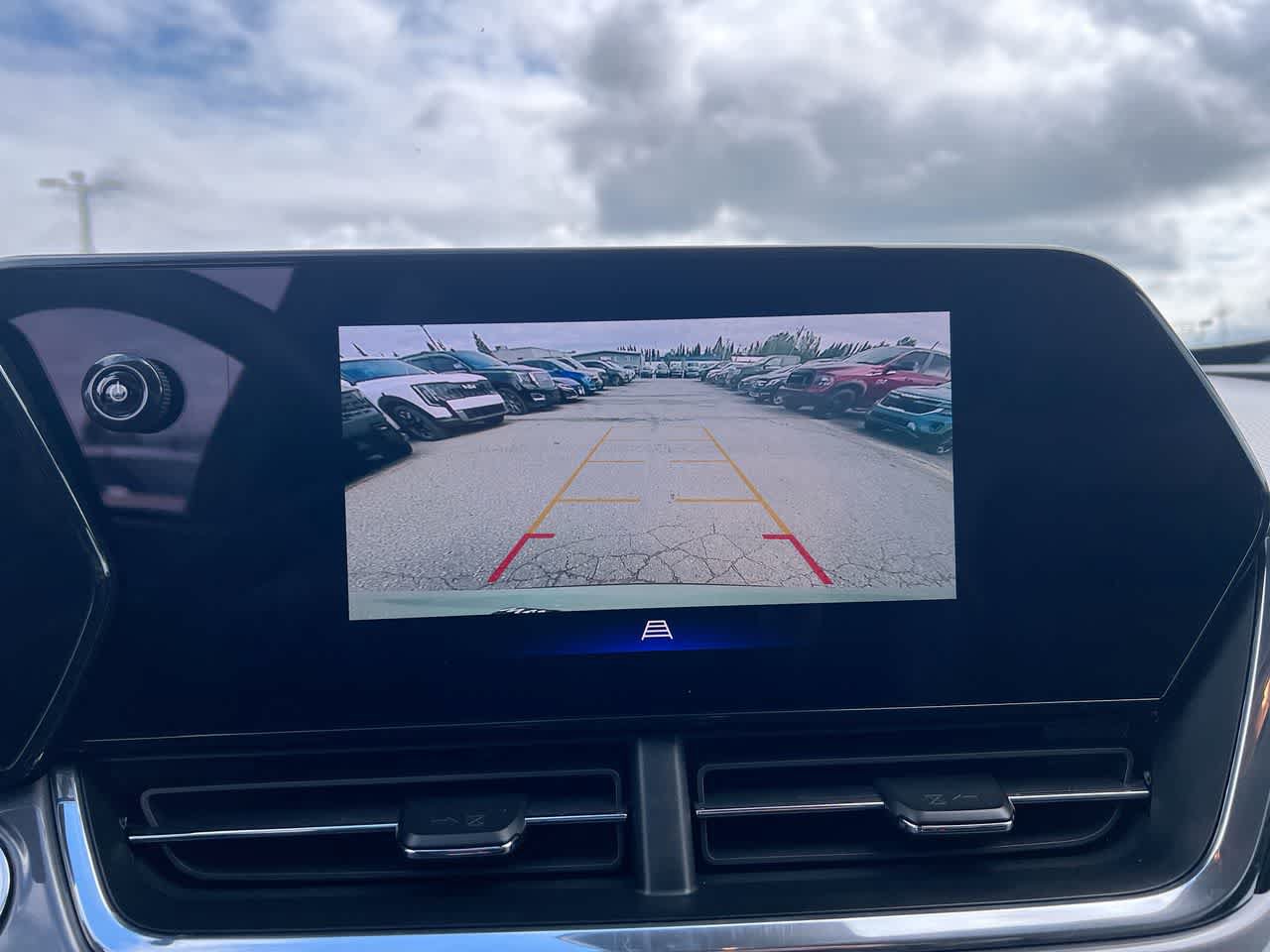 Used 2025 Chevrolet Trax ACTIV FWD image 17