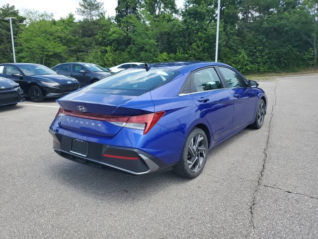 Used 2024 Hyundai Elantra SEL w/ Convenience Package FWD image 4