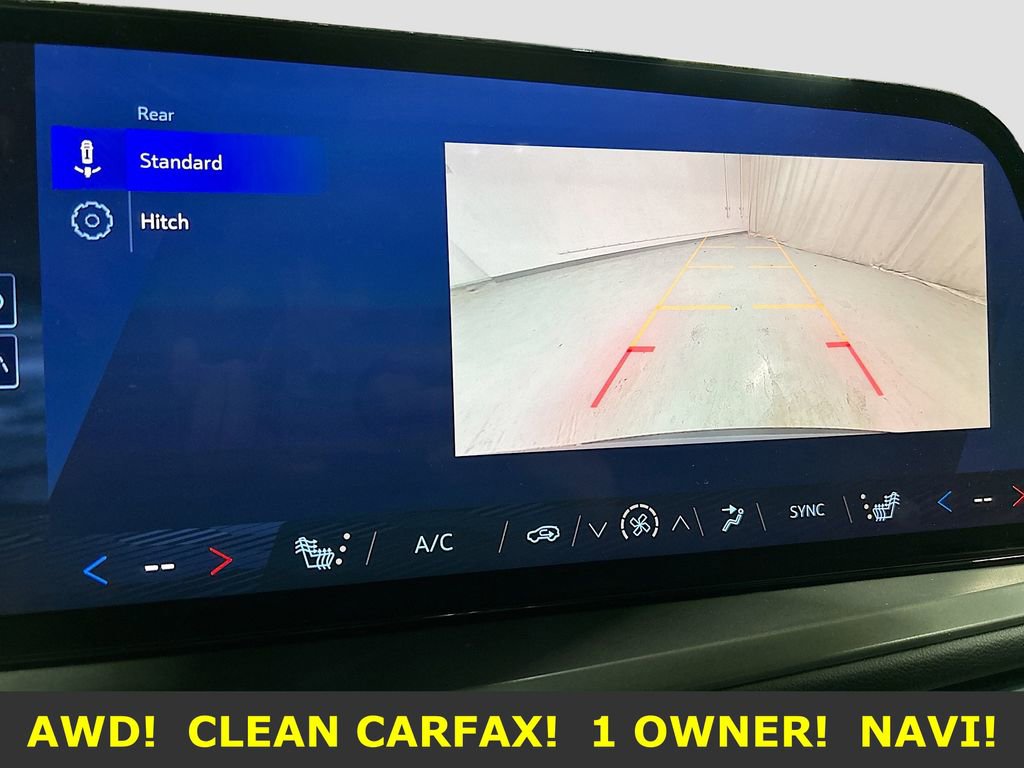 Used 2025 Chevrolet Traverse LT image 14