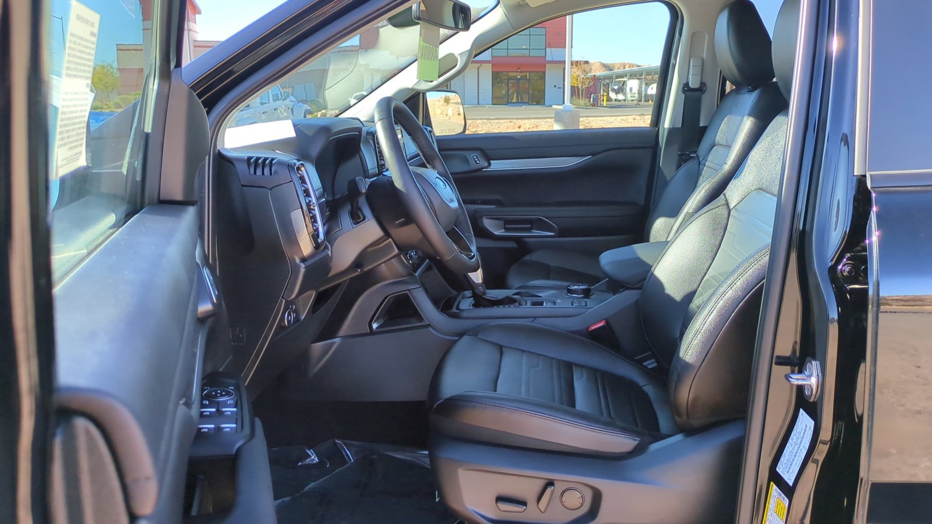 Used 2025 Ford Ranger Lariat w/ Black Appearance Package image 15