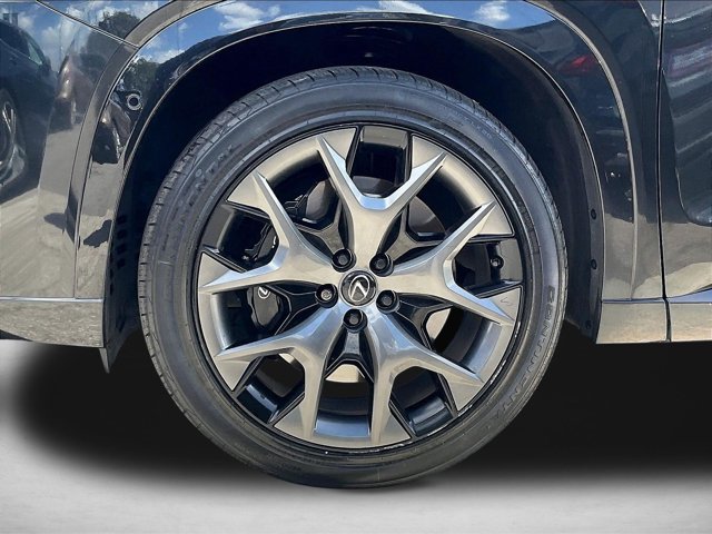 Used 2025 Lexus TX 500h AWD w/ Technology Package image 10