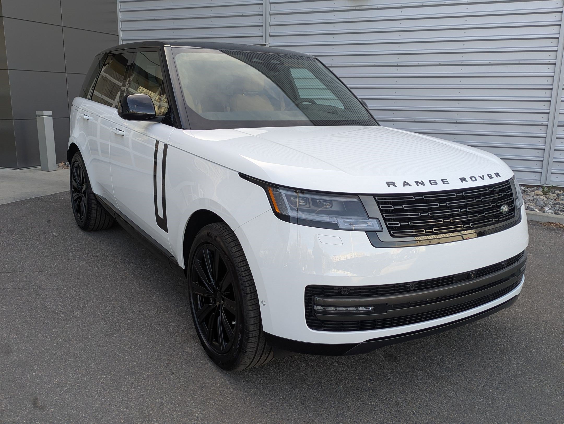 New 2026 Land Rover Range Rover SE AWD/4WD image 3