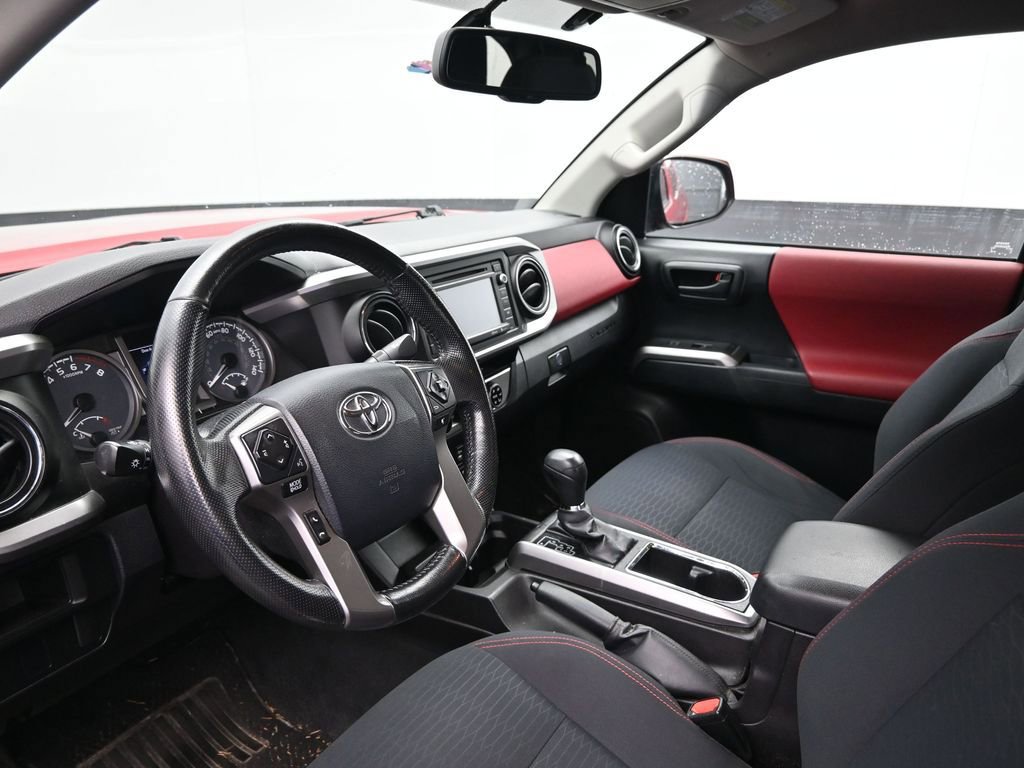 Used 2016 Toyota Tacoma SR5 w/ SR5 Appearance Package (SN) AWD/4WD image 14