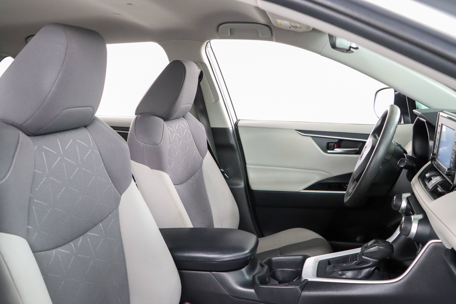 Used 2020 Toyota RAV4 XLE FWD image 26