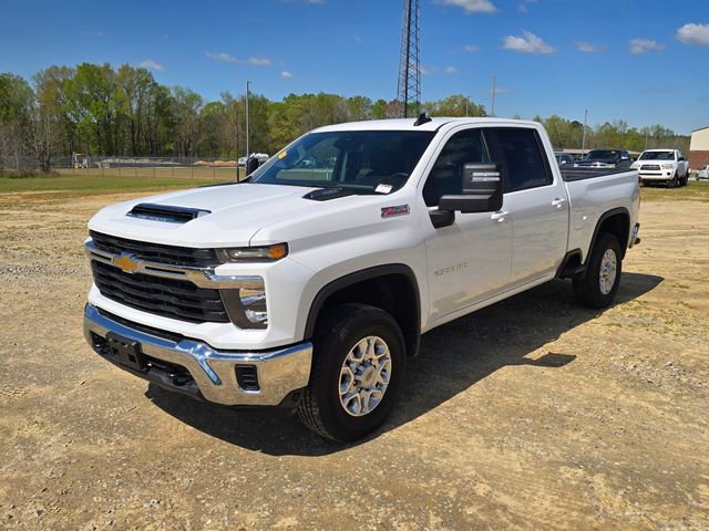 Used 2024 Chevrolet Silverado 2500 LT image 2