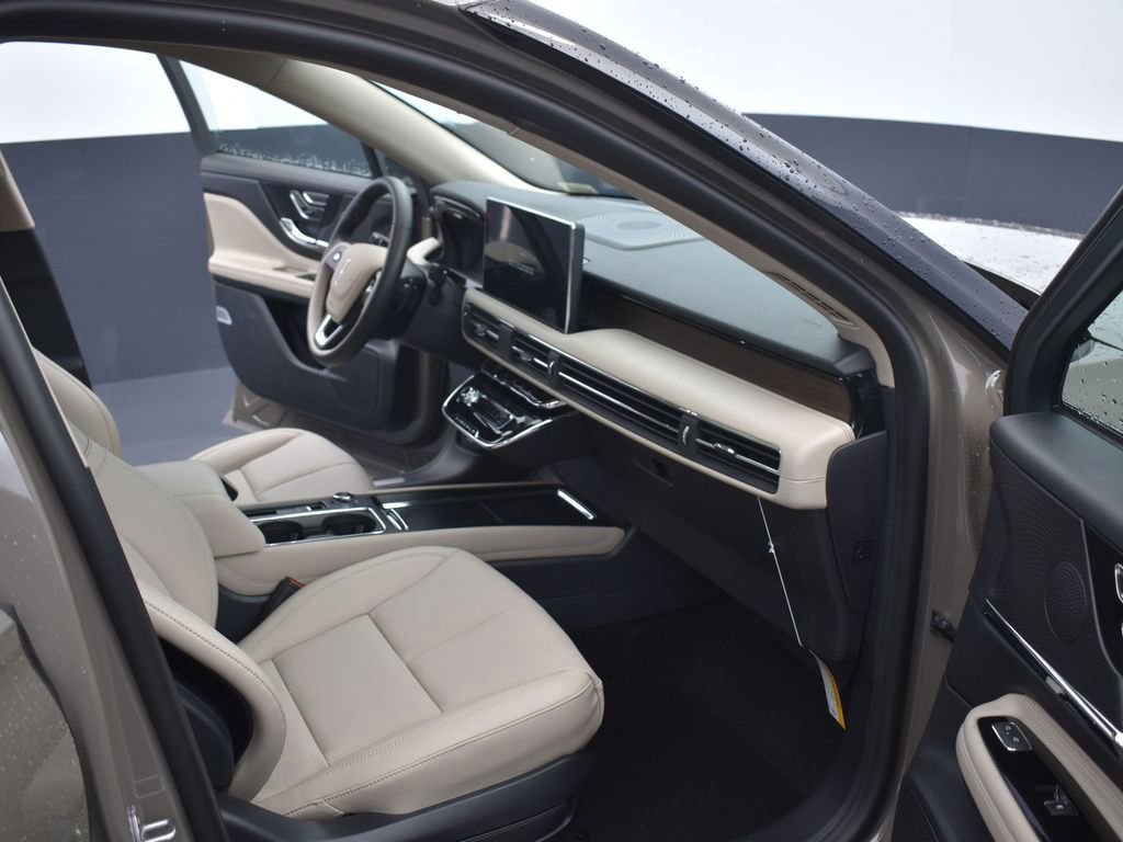 New 2025 Lincoln Corsair Grand Touring w/ Equipment Group 301A AWD/4WD image 16