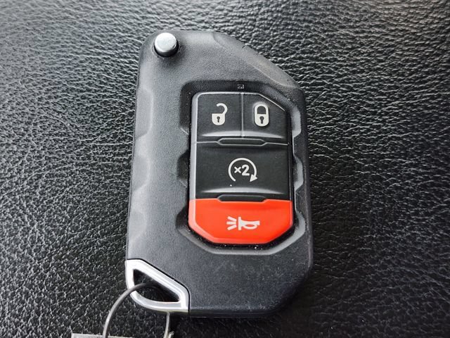 Used 2021 Jeep Gladiator Sport AWD/4WD image 32