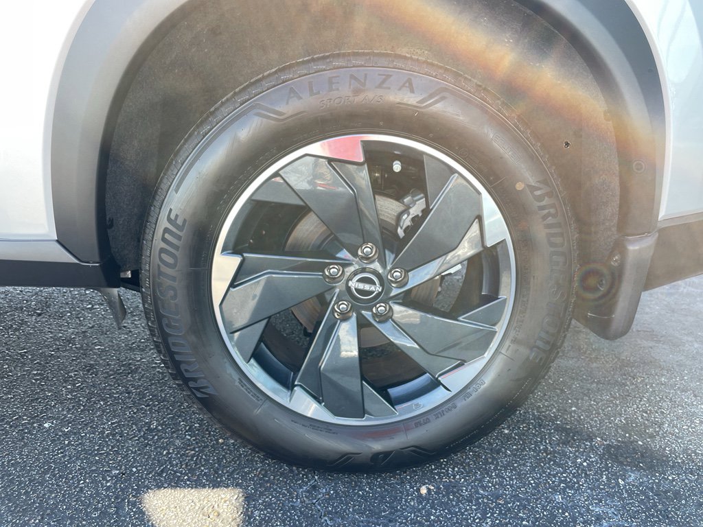 Certified 2025 Nissan Rogue SV image 25