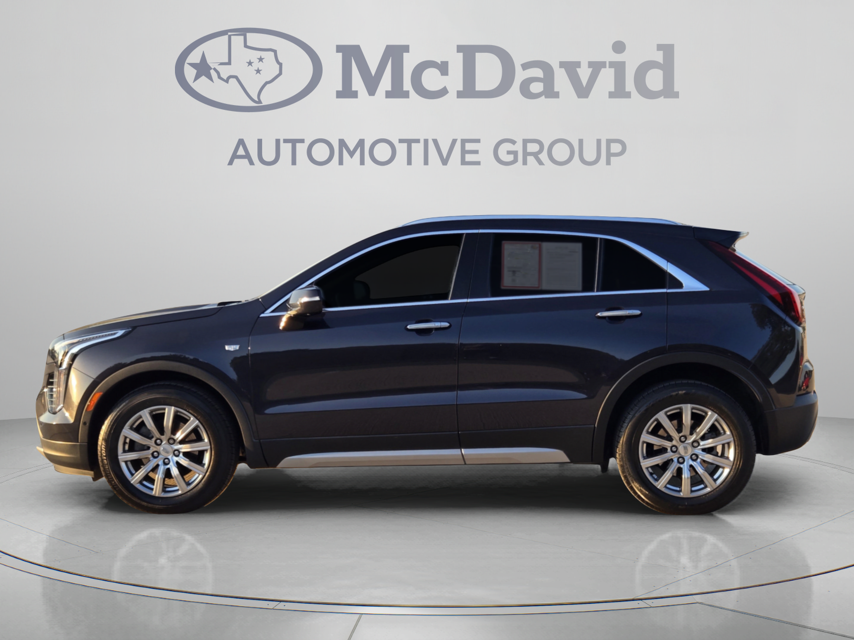 Used 2022 Cadillac XT4 Premium Luxury w/ Enhanced Visibility Package FWD image 2