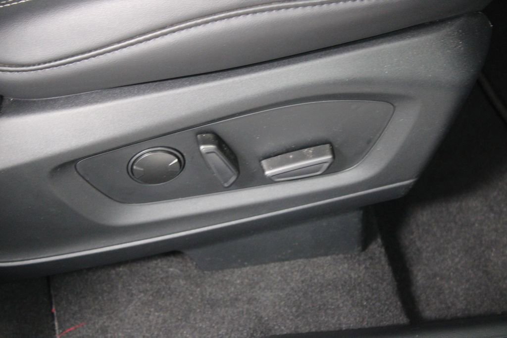 Used 2023 Ford Explorer XLT w/ Equipment Group 202A image 28