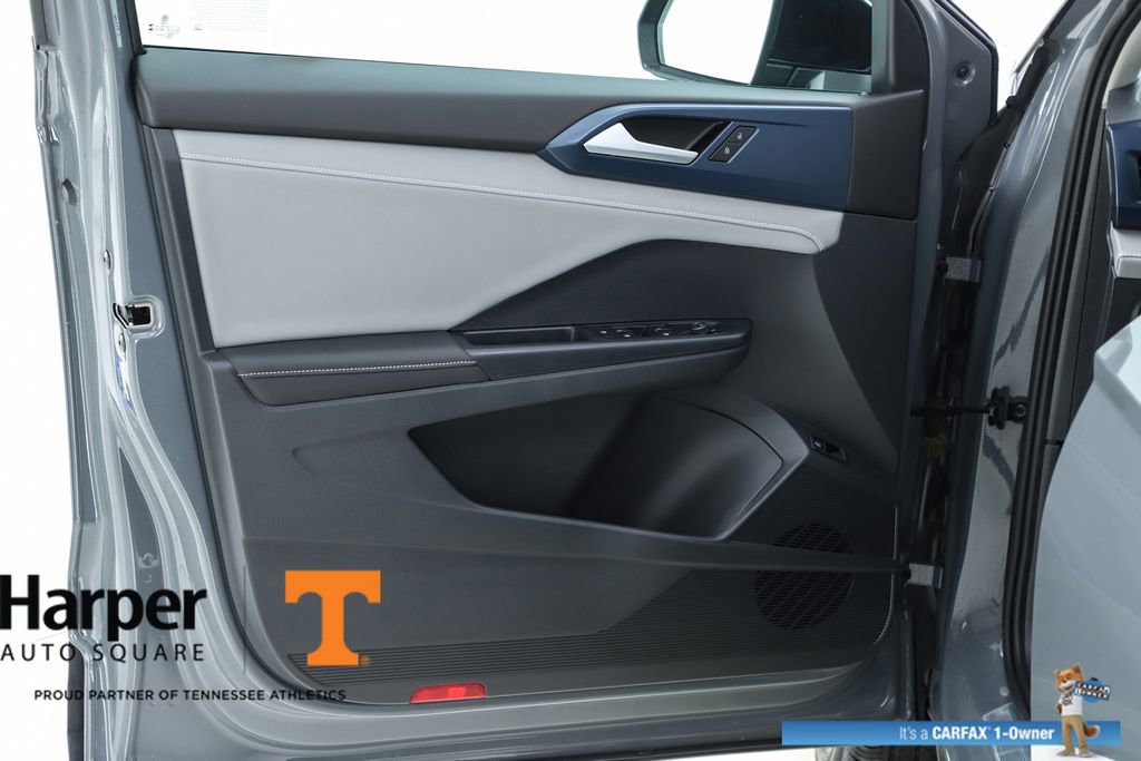 Used 2024 Volkswagen Taos SE w/ Panoramic Sunroof Package image 18