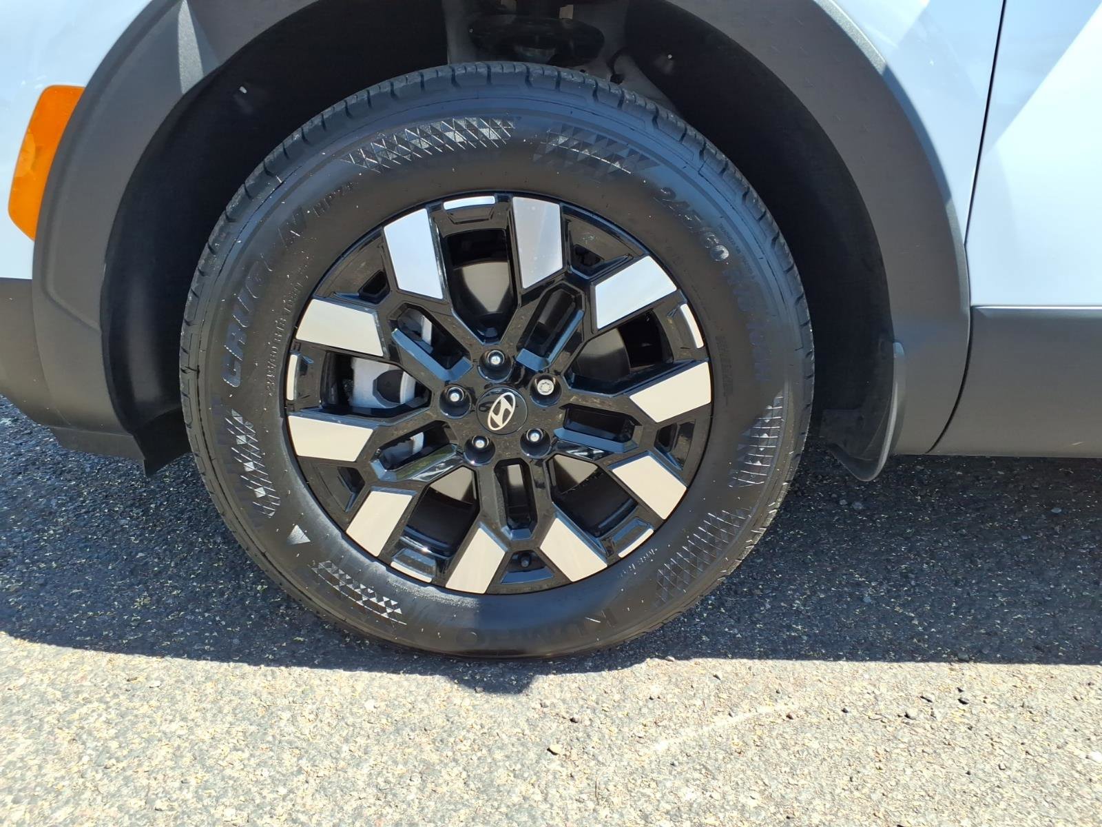 Certified 2025 Hyundai Santa Cruz SE image 9