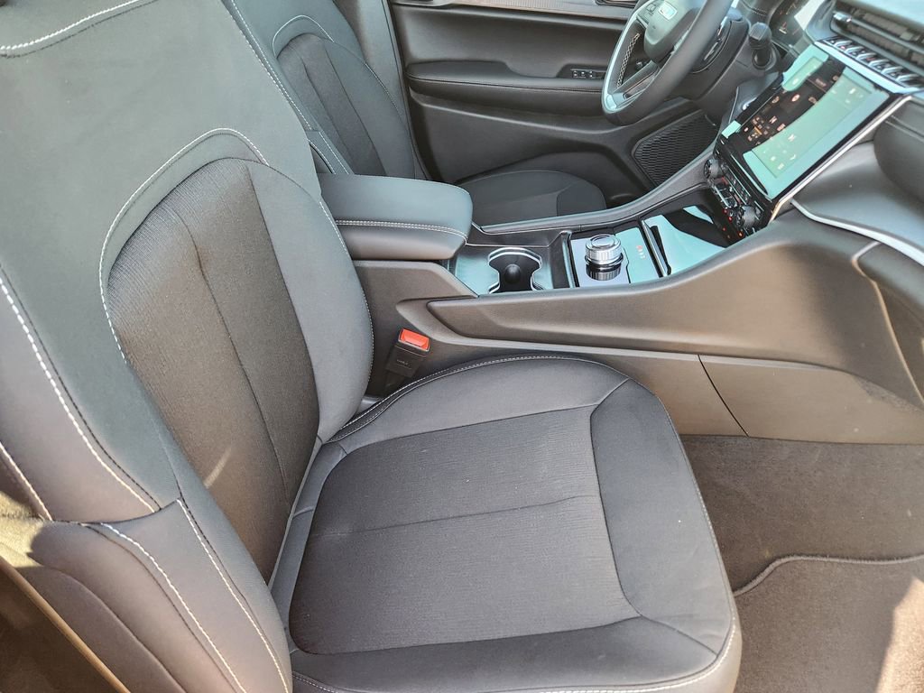 New 2026 Jeep Grand Cherokee L 2WD image 10