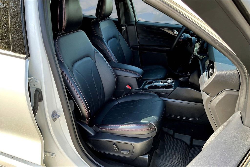 Used 2025 Ford Escape ST-Line Elite w/ Premium Technology Package image 31